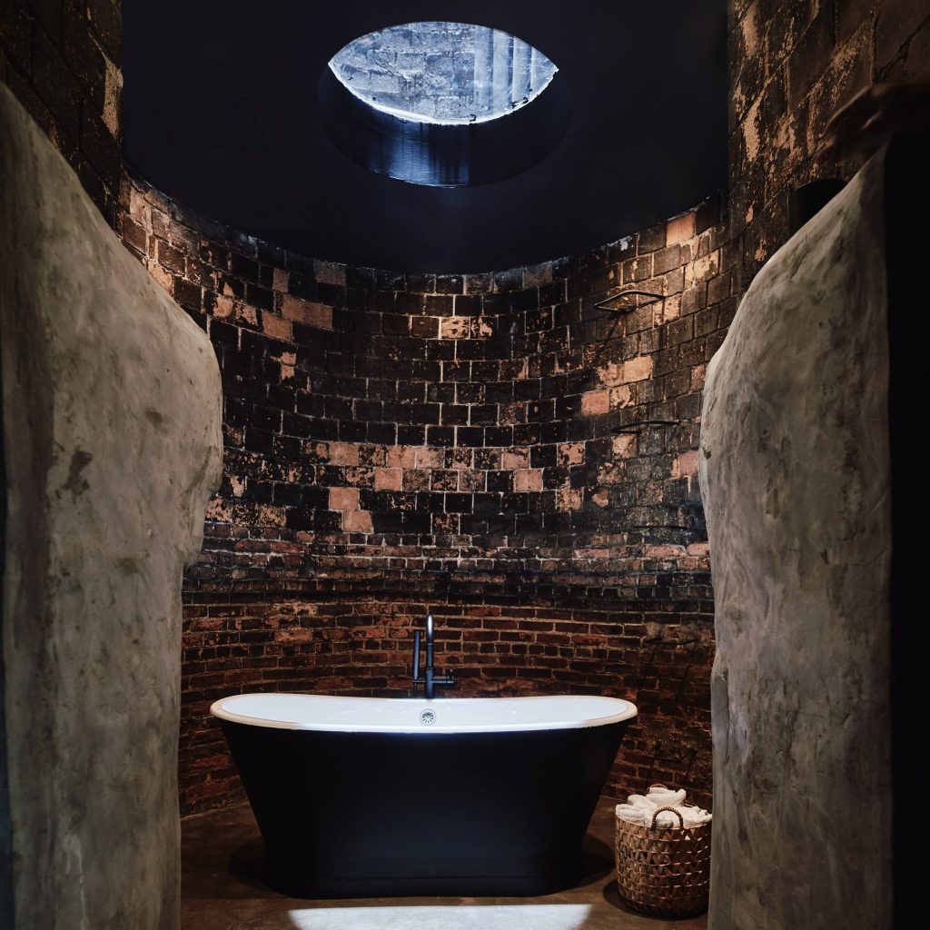 https://static.dezeen.com/uploads/2019/11/bathhouse-new-york-city_dezeen_sq-b-1024x1024.jpg