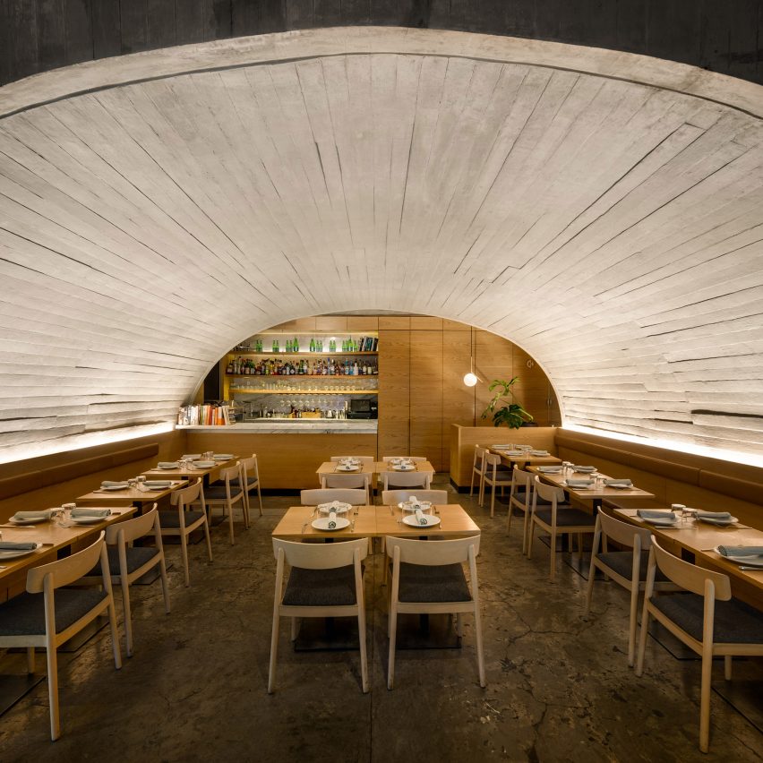Concrete arch covers Mexico City's Italian restaurant Sartoria