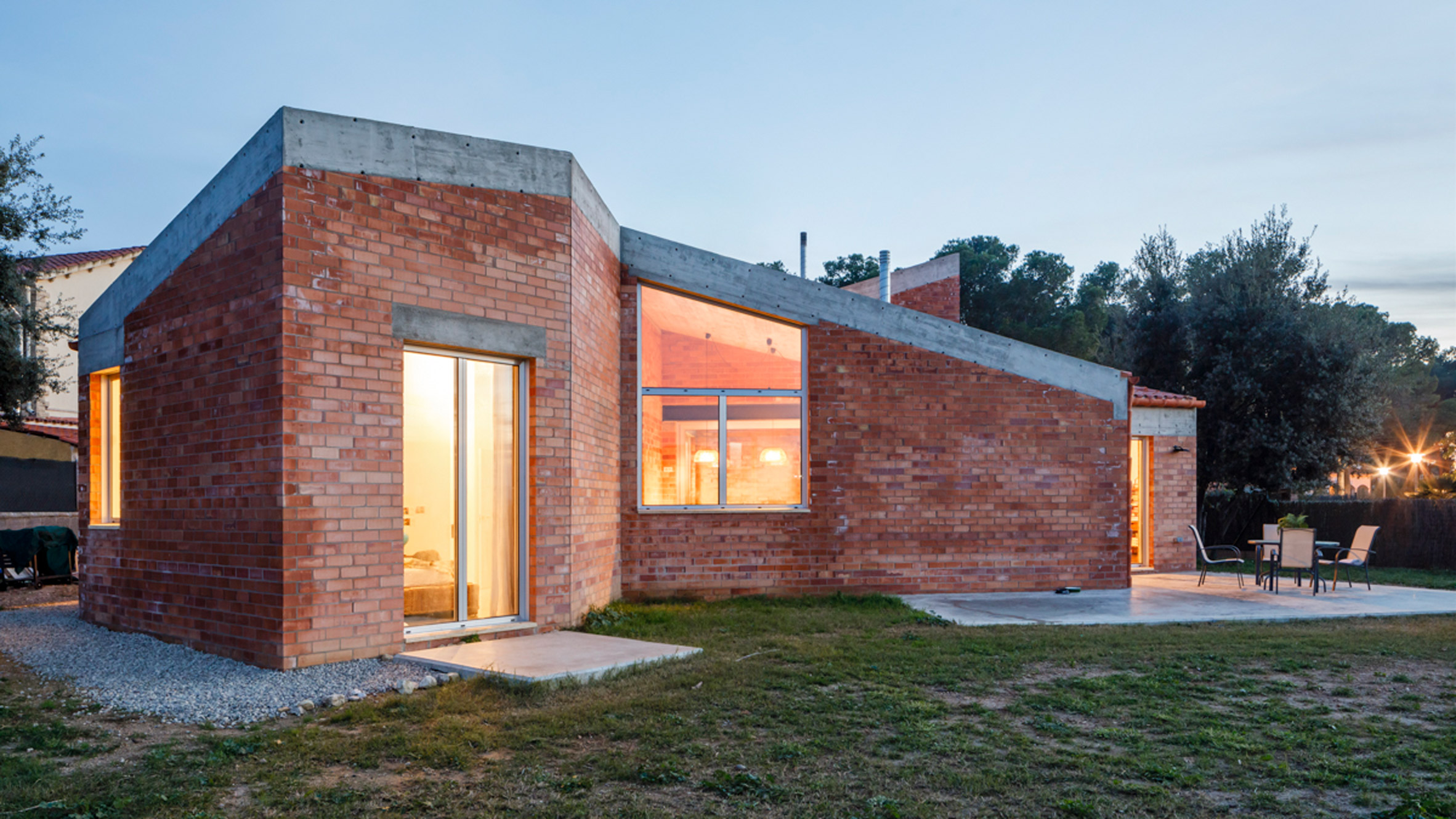 Casa Almudena designed by Jesús Perales to bring a family closer together