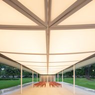 Glenn Murcutt unveils minimal MPavilion topped with linear "lantern" roof