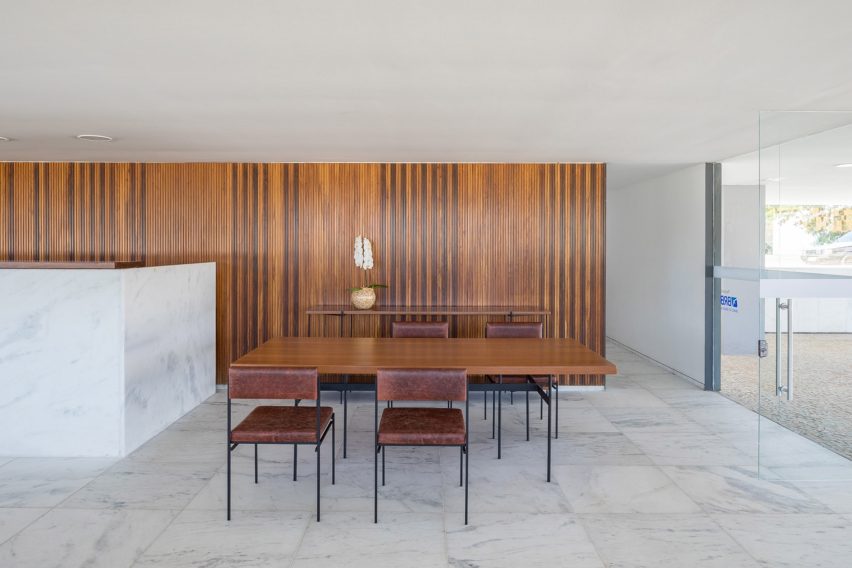 Oscar Niemeyer Tea House by Bloco Arquitetos and Equipe Lamas
