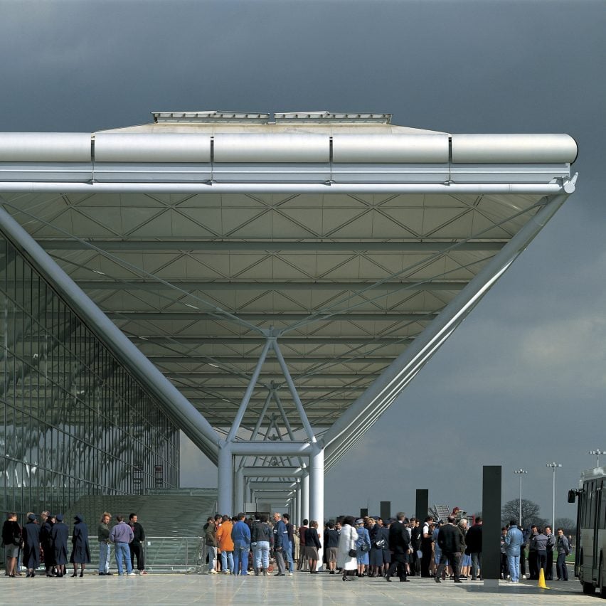 High-tech buildings: Stansted Airport by Foster + Partners