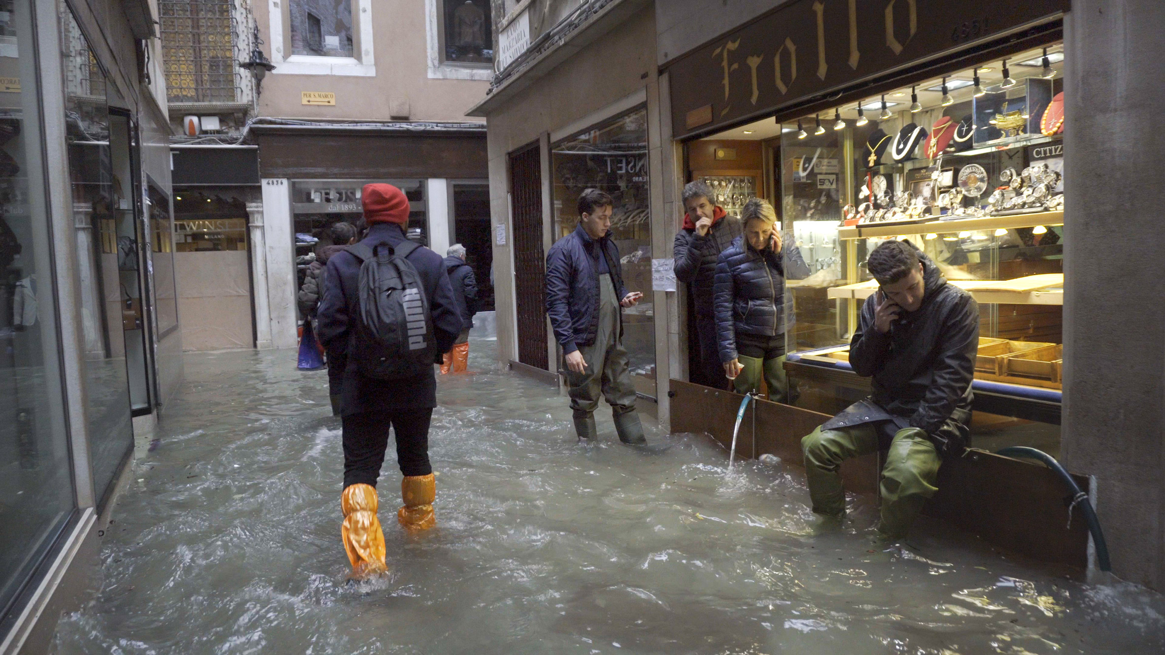 Homo Urbanus by Bêka & Lemoine shows Venice floods in shops