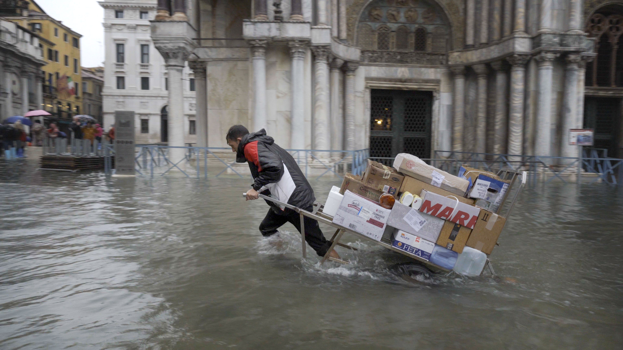 Homo Urbanus by Bêka & Lemoine shows Venice floods in St Mark's Square 
