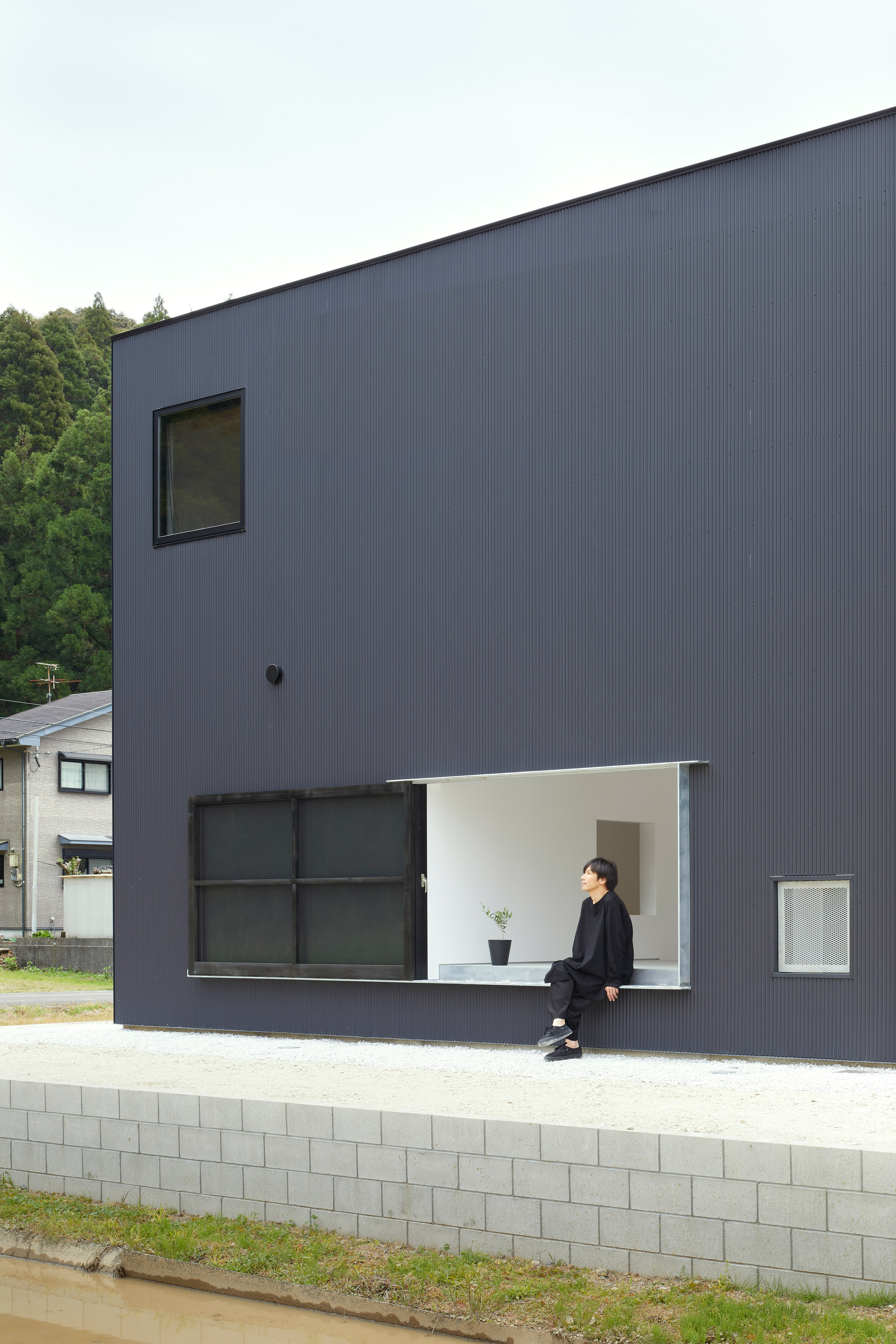 House in Kadogawa by Atelier Kento Eto