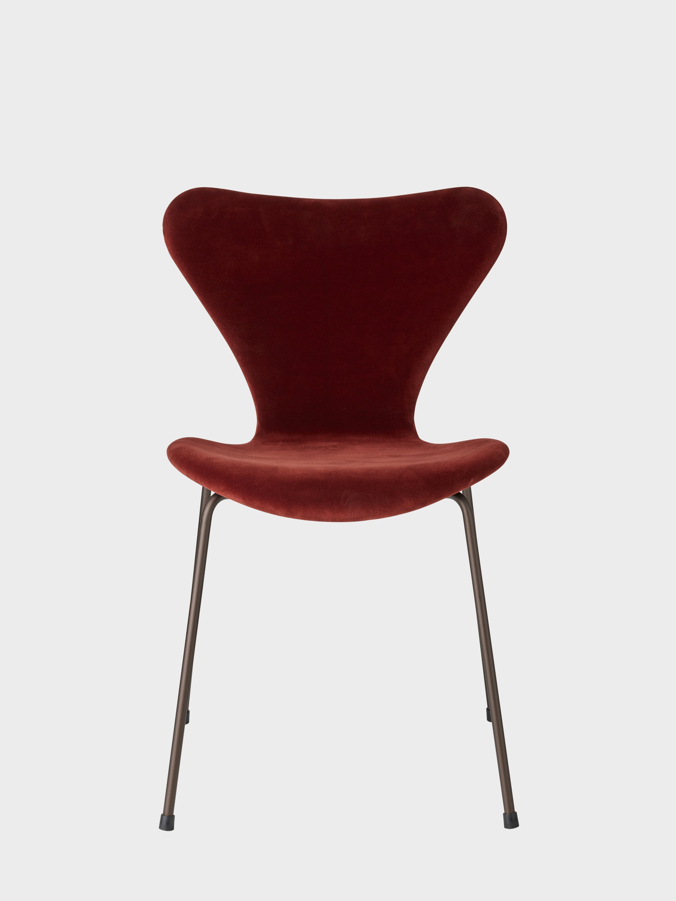 Series 7 chair in velvet by Arne Jacobsen for Fritz Hansen