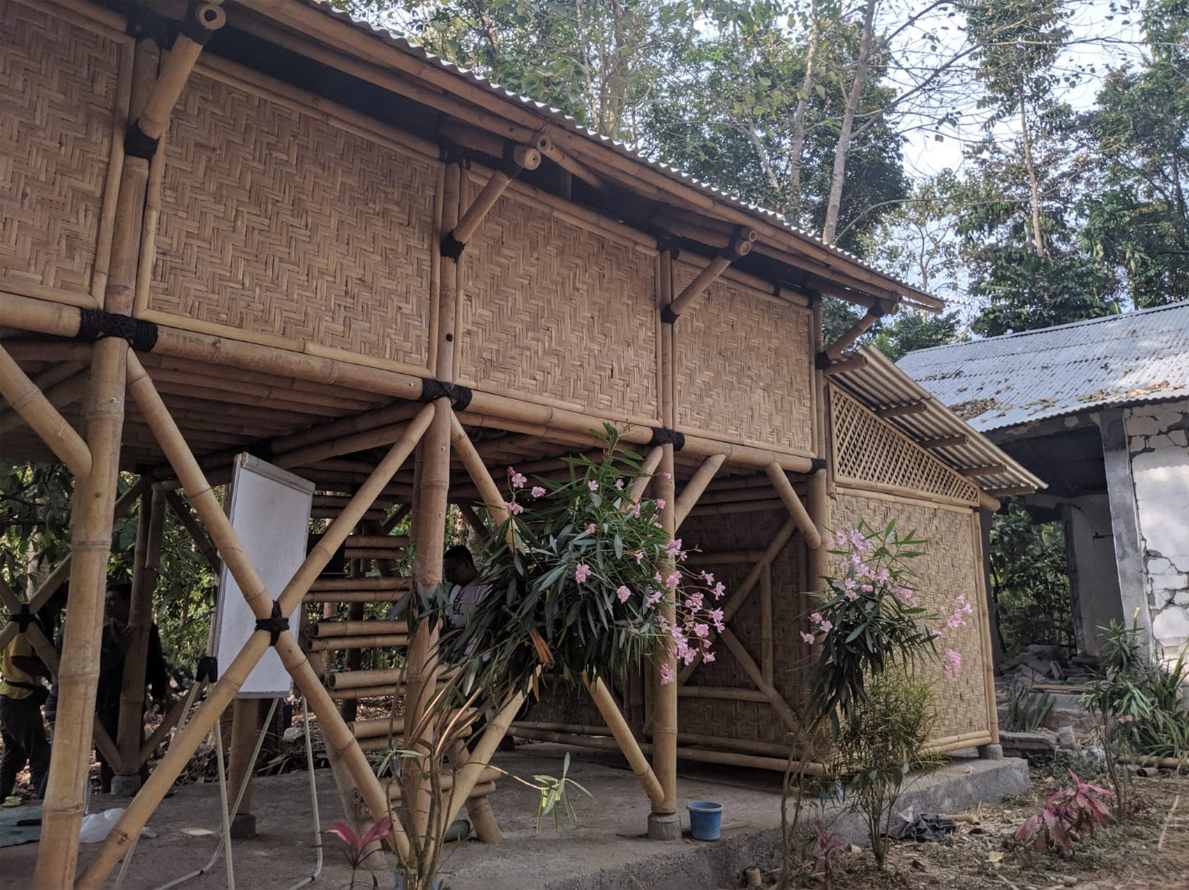 earthquake proof house materials