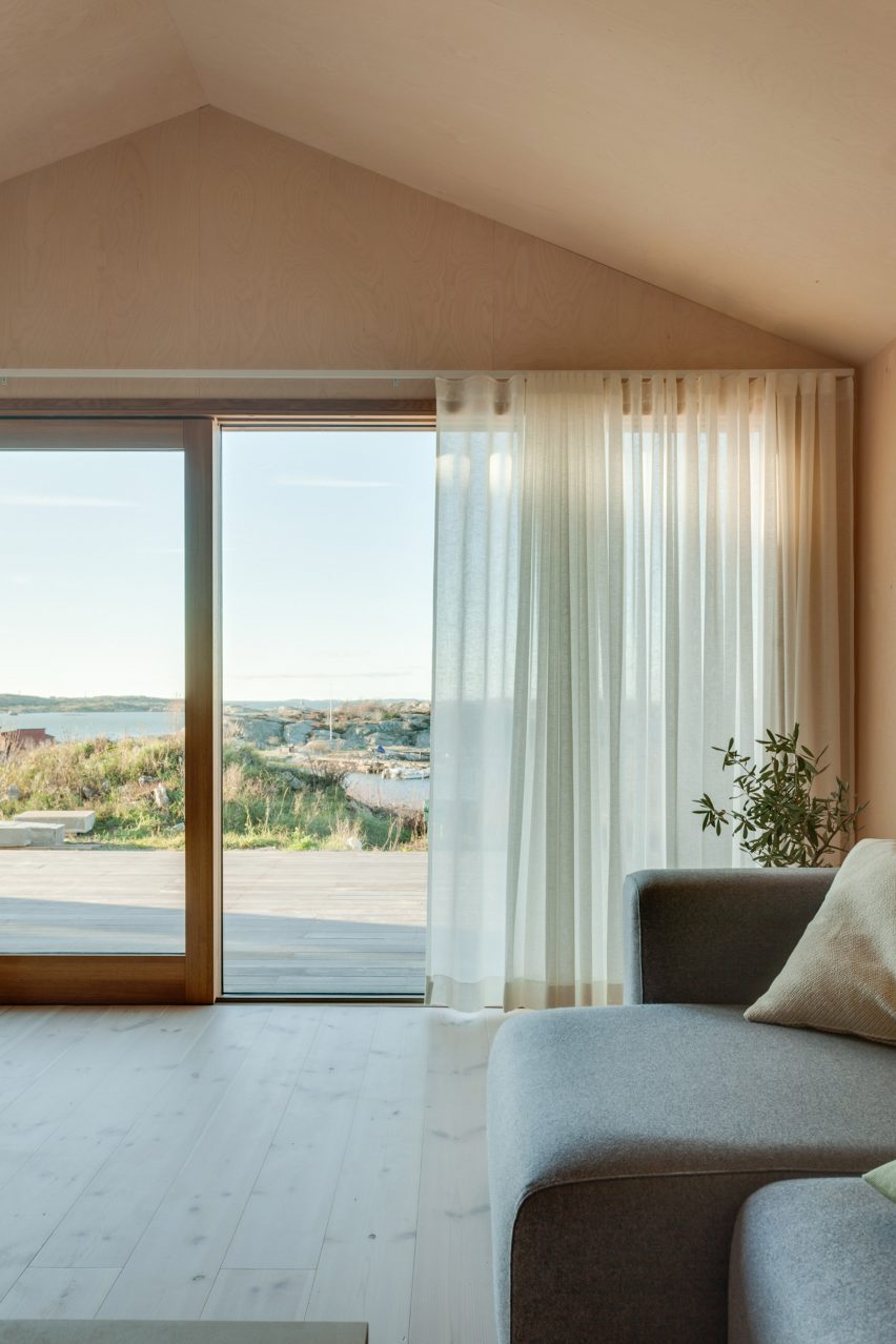 Villa Vassdal on the archipelago of Gothenburg by Studio Holmberg