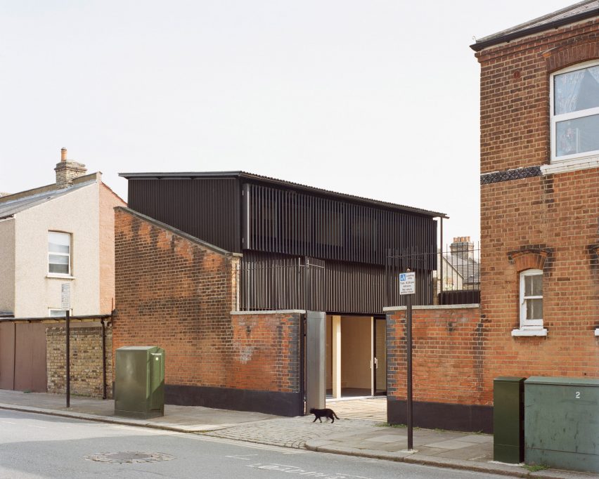 Windsor Road outbuilding house by Russell Jones