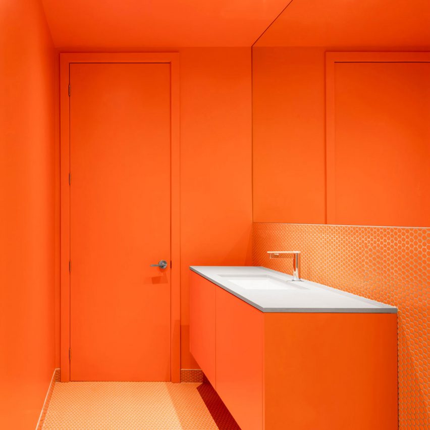 Bold bathrooms: Canari House by Naturehumaine