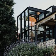 Bence Mulchay adds glass extension to historic Tasmanian villa