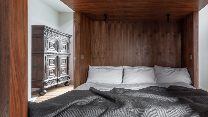 The Tri-Pod bedroom for a throuple by Scott Whitby Studio