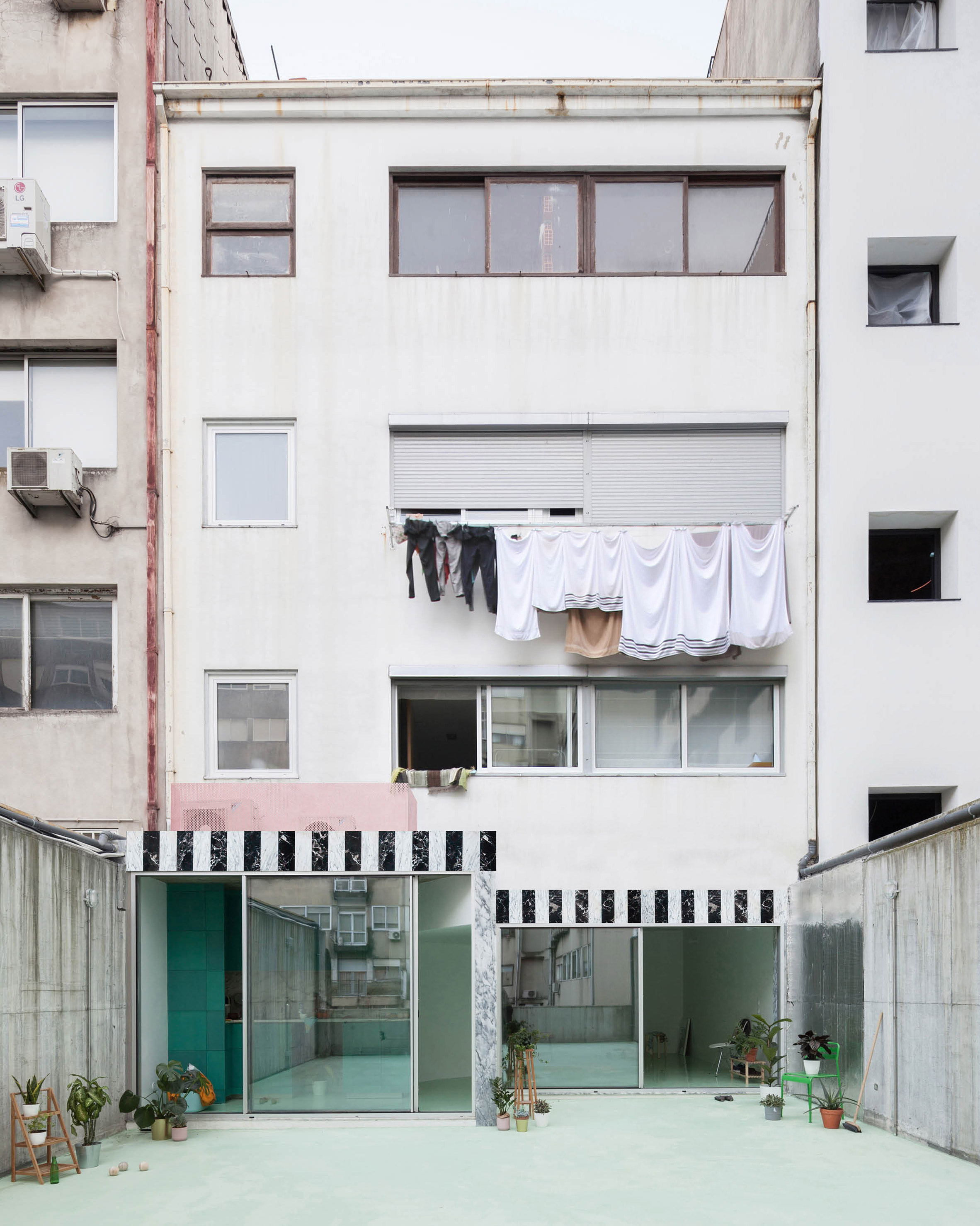 Apartment on a Mint Floor by Fala Atelier terrace