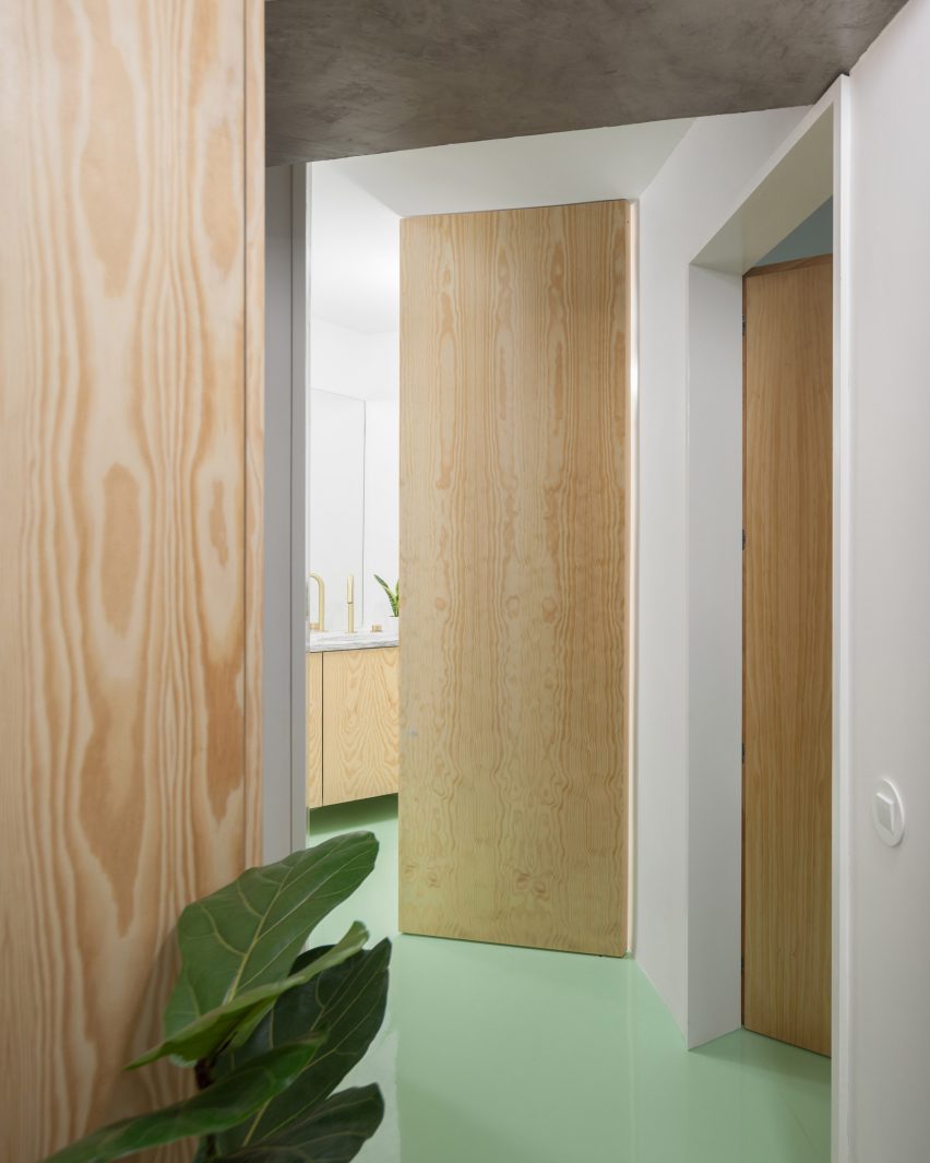 Apartment on a Mint Floor by Fala Atelier doors