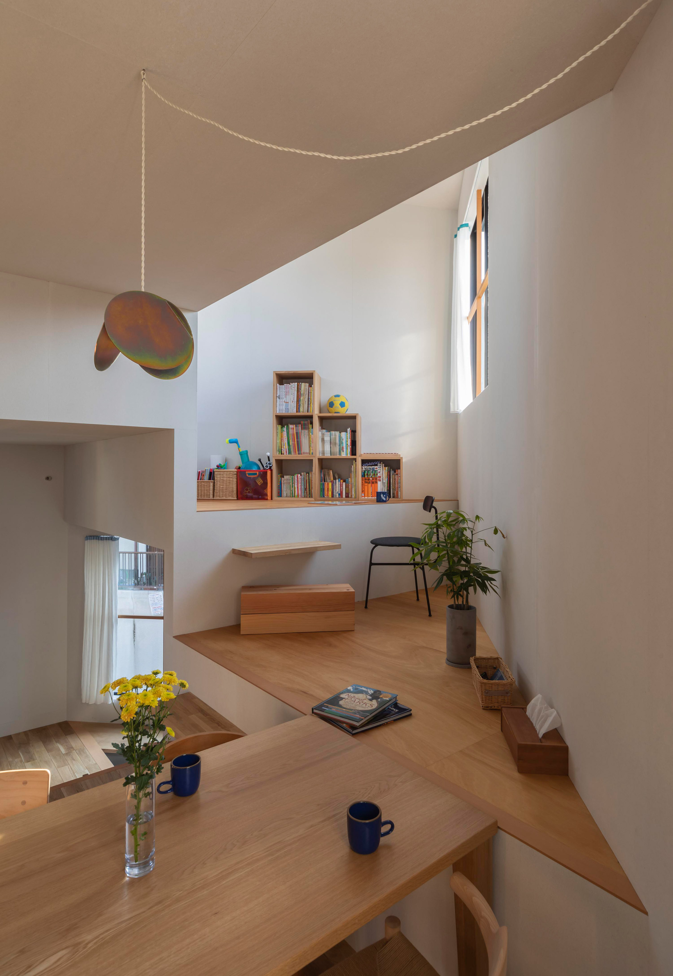 House in Takatsuki by Tato Architects dining table