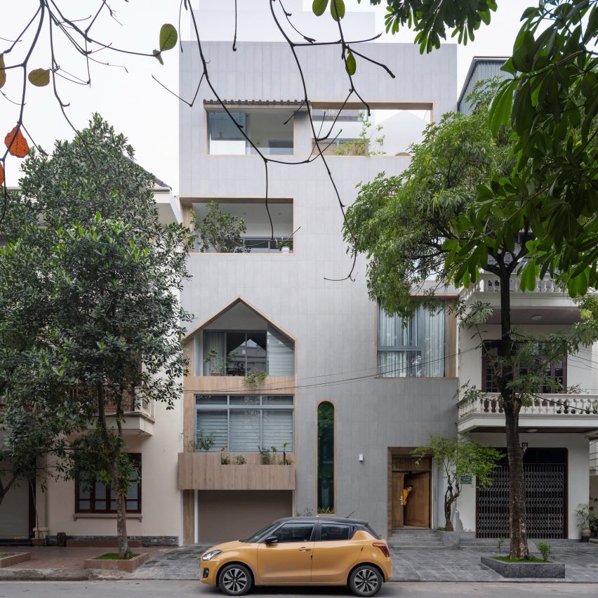 Compact house in Vietnam contains planted courtyards