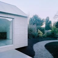 Over The Edge minimalist house by Jonathan Burlow