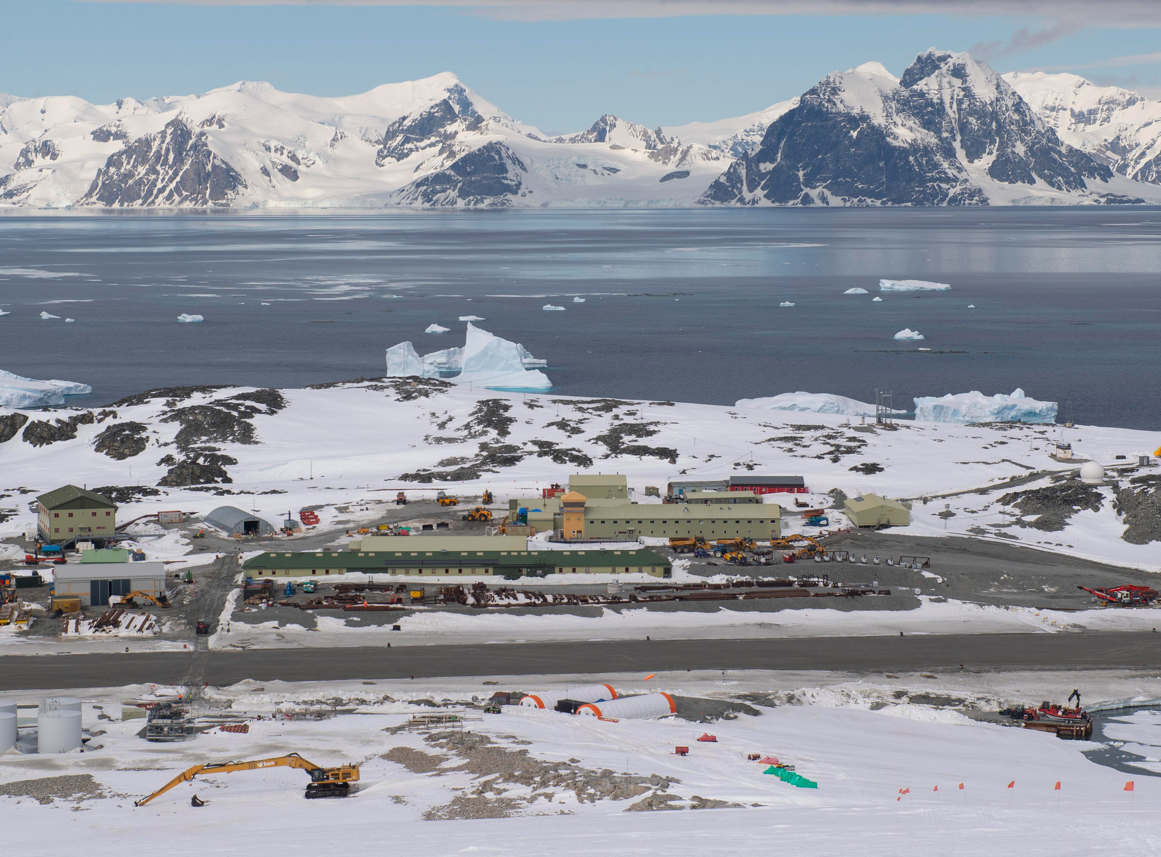 Discovery Building Antarctic research centre at the British Antarctic Survey's Rothera Research Station by London-based Hugh Broughton Architects