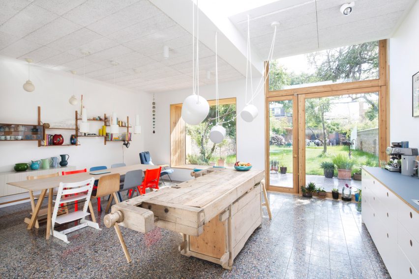 Unfitted kitchen of Rylett House by Studio 30 Architects