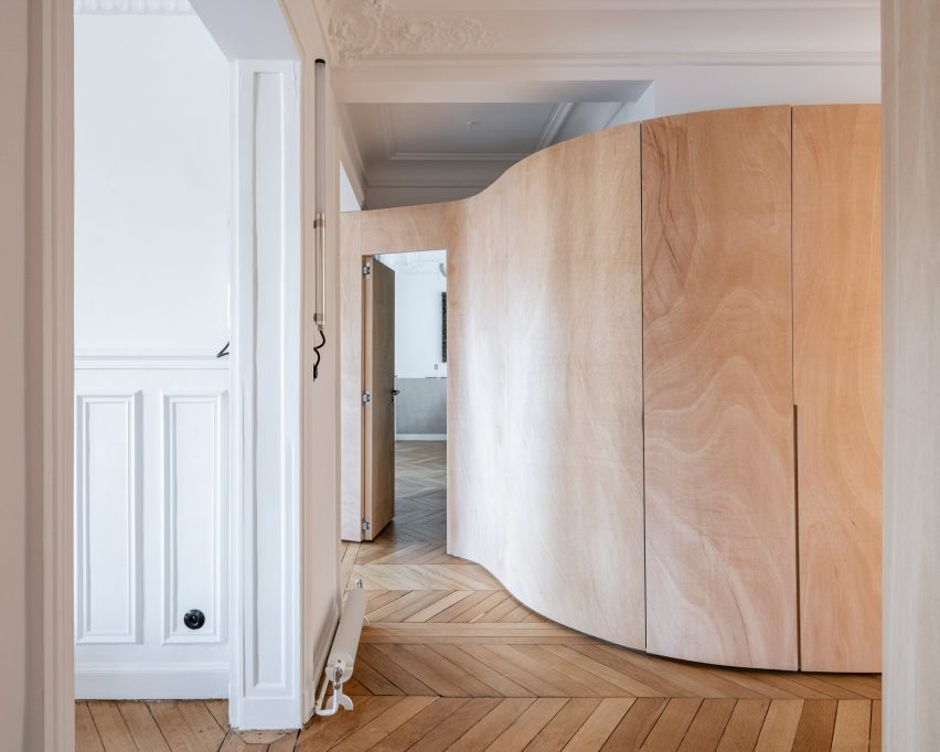 Wood Ribbon aparment by Toledano + Architects