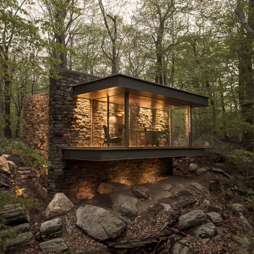 Eric J Smith cantilevers Writer's Studio over forested hillside in Connecticut