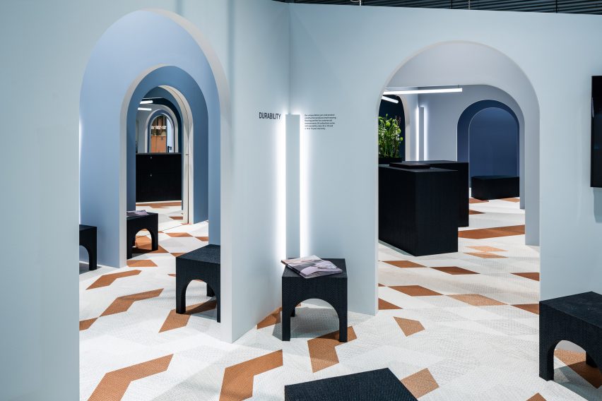 Kios Snarkitecture untuk Bolon di Stockholm Furniture Fair 2020