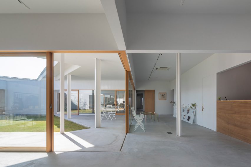 House and Office in Hofu by Tato