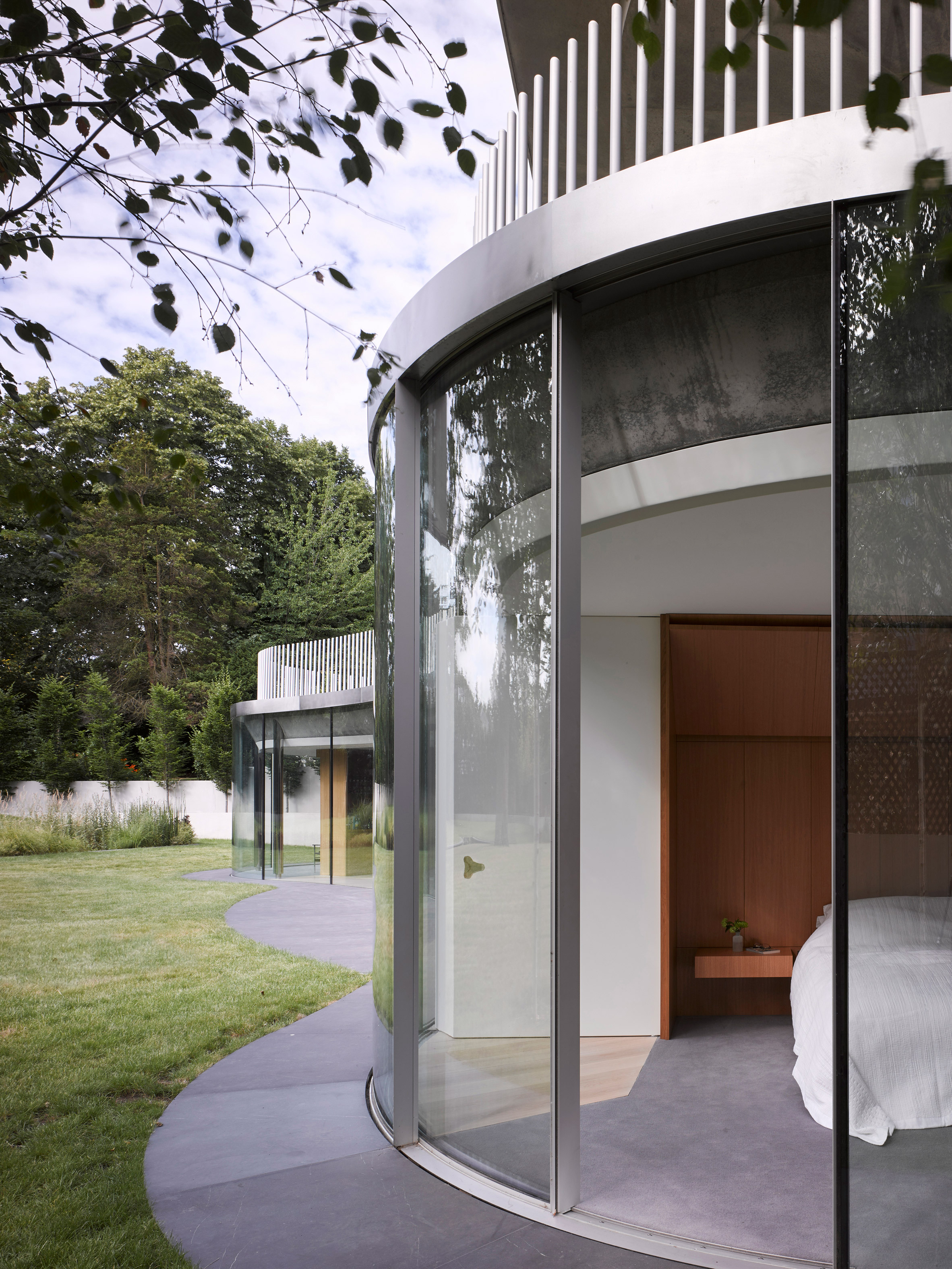 House in Coombe Park by Eldridge London curved glazing