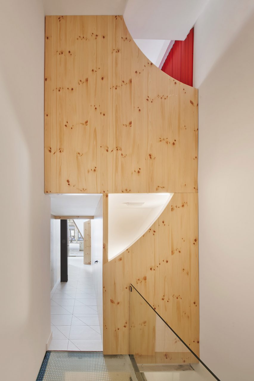 Impress dental clinic by Raúl Sanchez Architects