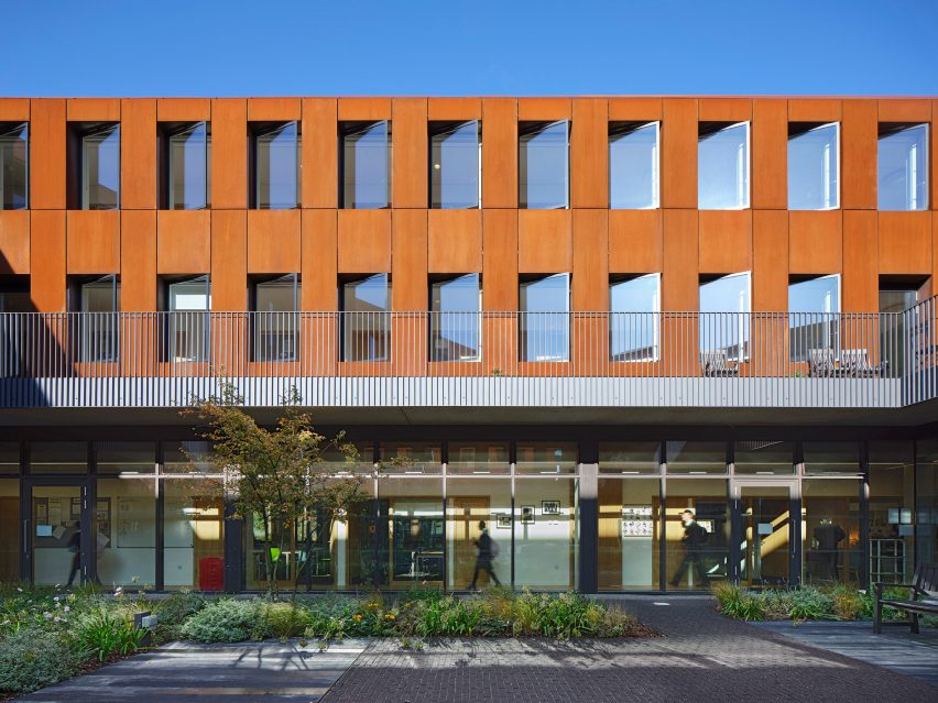 Kings International College by Walters & Cohen Architects