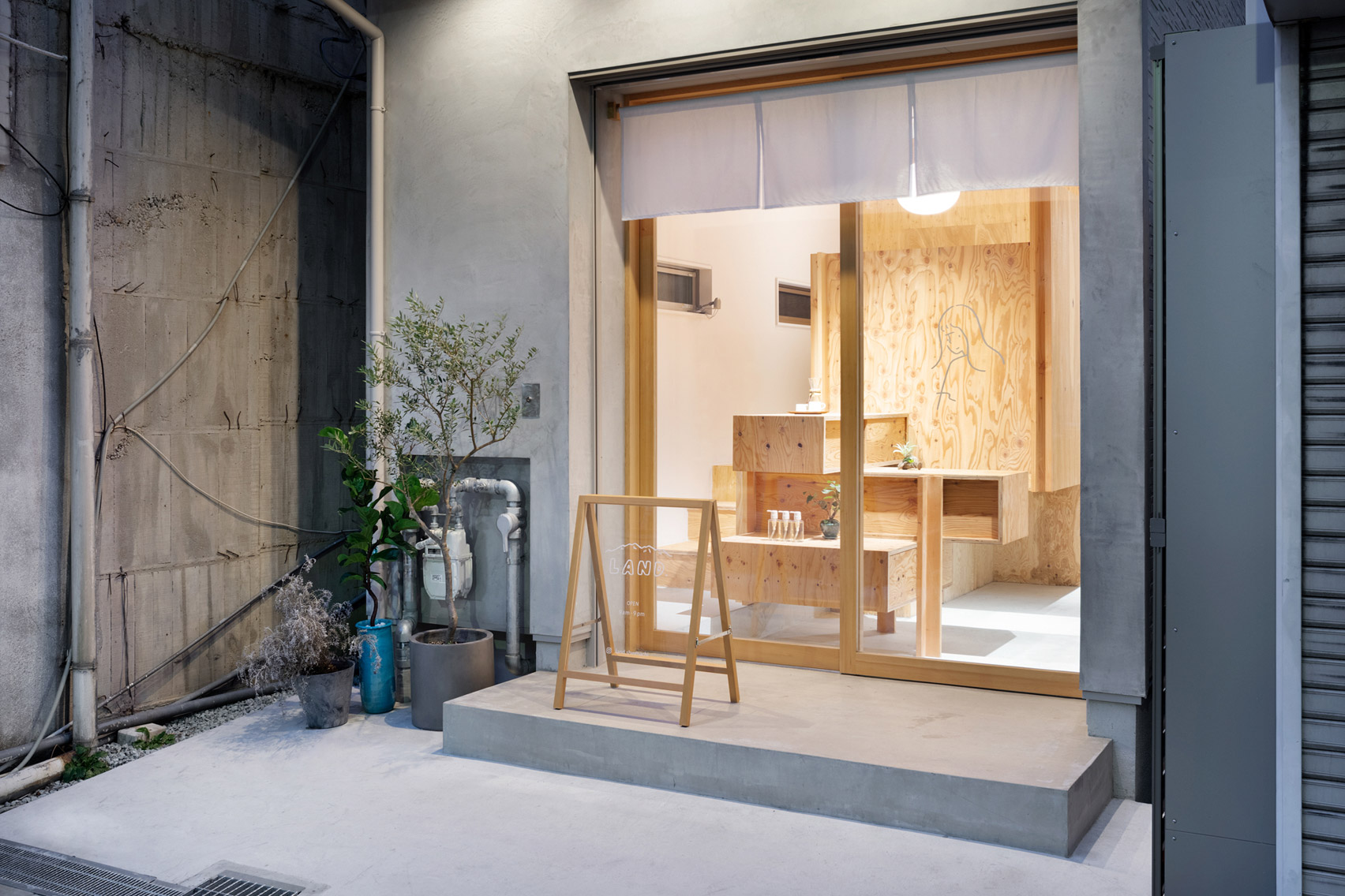 Land salon in Osaka designed by Sides Core