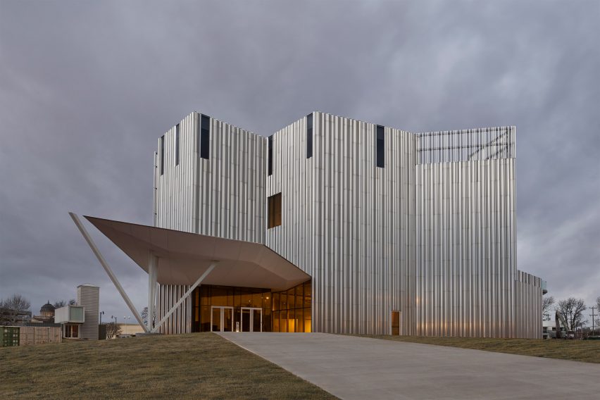 Oklahoma Contemporary by Rand Elliot Architects