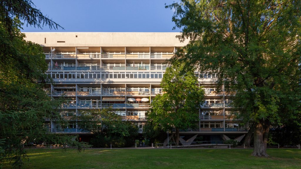 Oscar Niemeyer Apartment Building In Berlin Captured By Pedro Vannucchi