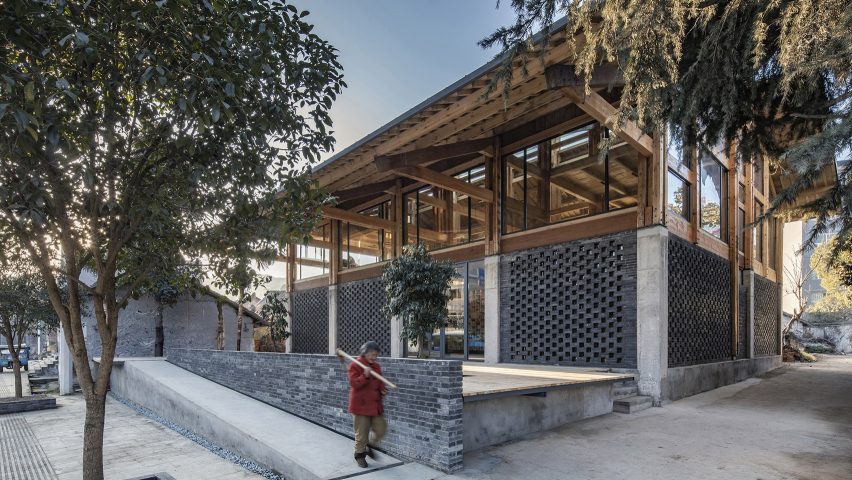 Party and Public Service Center of Yuanheguan Village by LUO studio in China