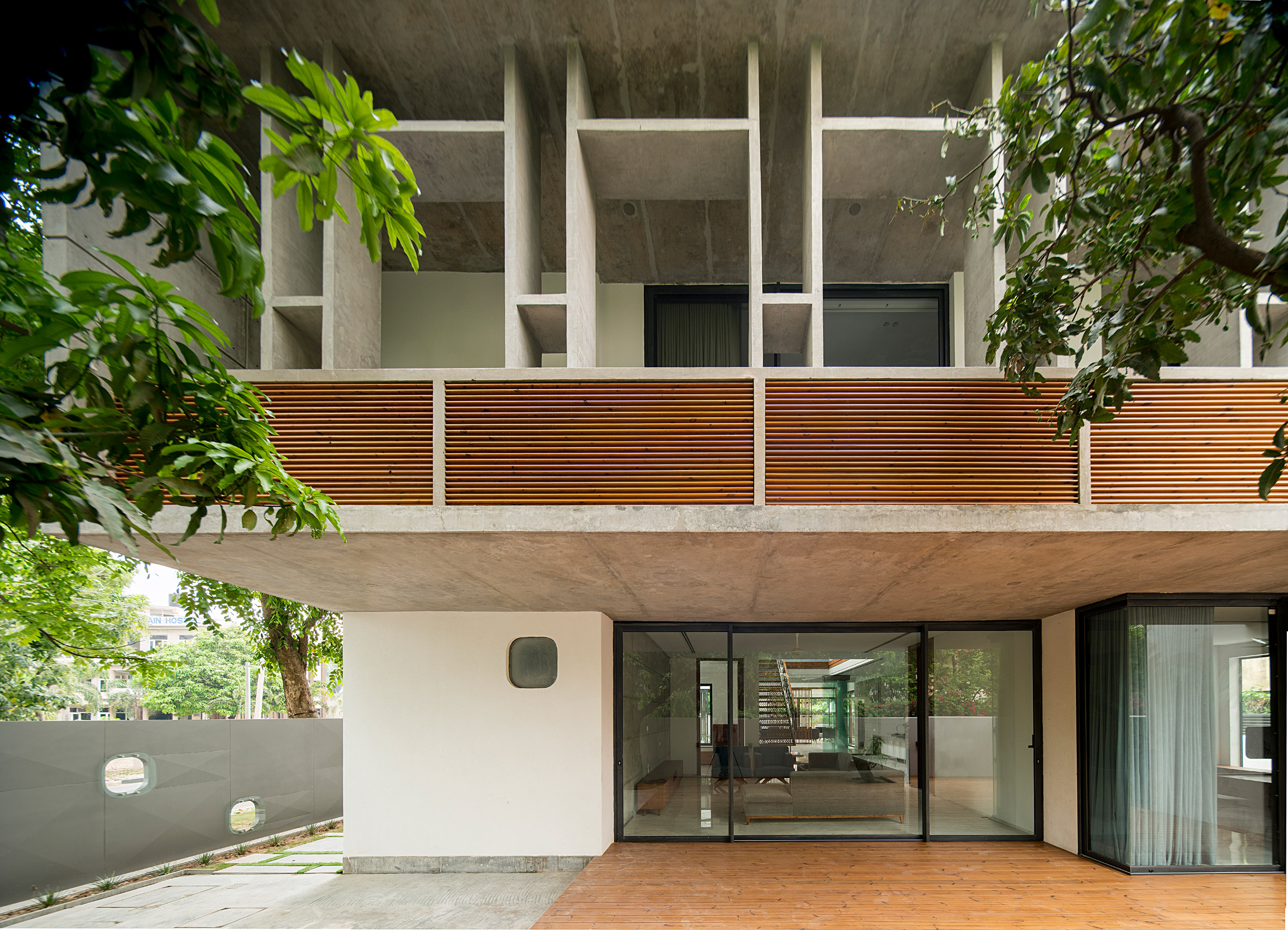 https://static.dezeen.com/uploads/2020/03/residence-1065-charged-voids-house-india-architecture_dezeen_2364_col_9.jpg