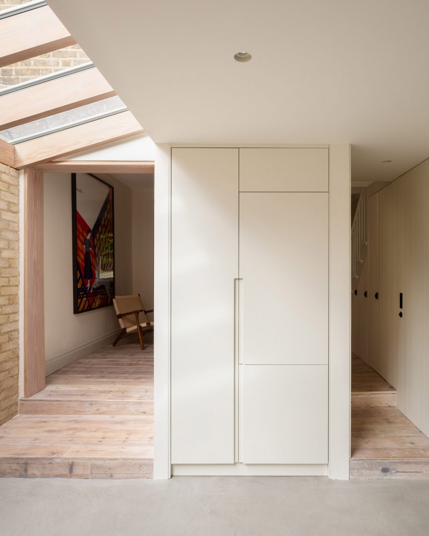 Vestry Road house extension by Oliver Leech Architects kitchen
