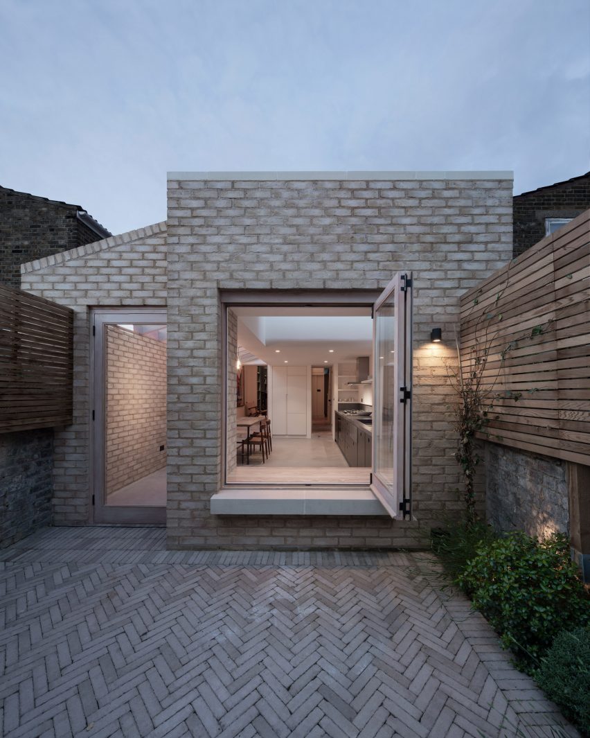 Vestry Road house extension by Oliver Leech Architects exterior