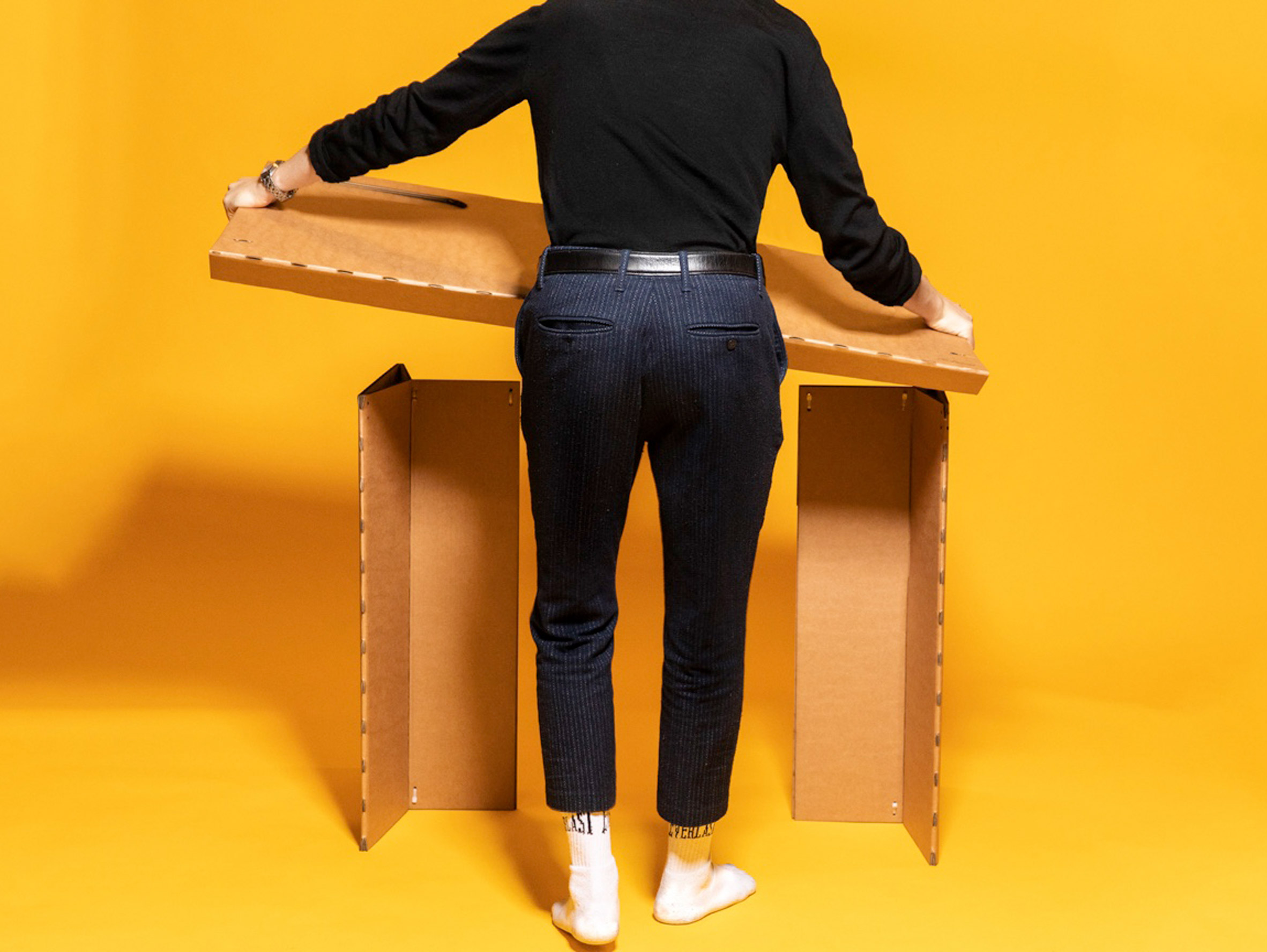 The desk can be easily assembled out of three pieces of folded cardboard.