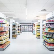 Consum supermarket in Benicàssim by Culdesac