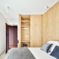 Gallery House by Raúl Sánchez Architects bedroom
