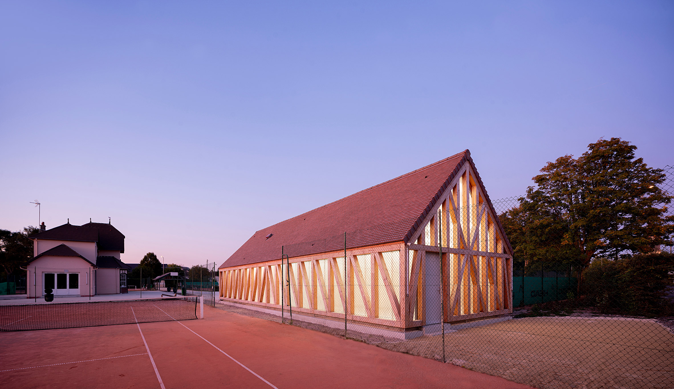 Klub Tenis Taman Cabourg oleh Lemoal Lemoal Architectes 