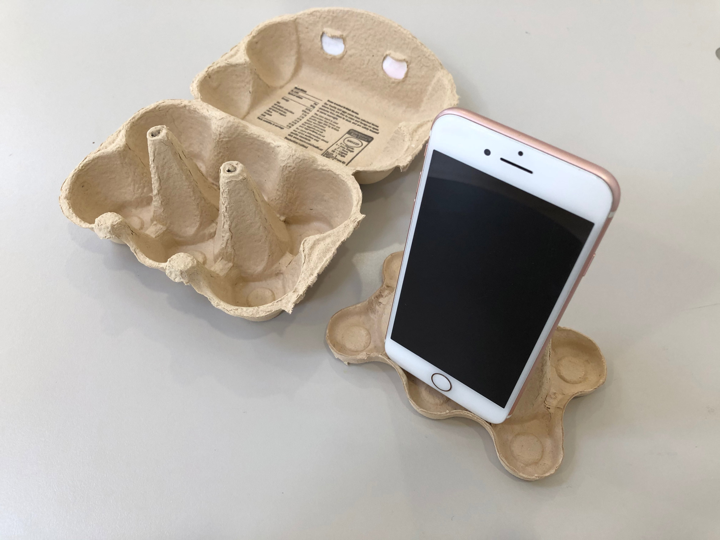 Paul Priestman makes DIY smartphone stand from an egg box