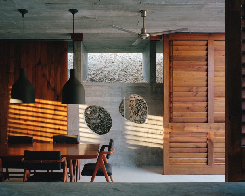 Wood and concrete dining room of Casa Mérida