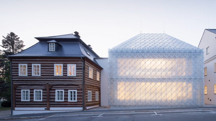 Ov A Architekti Studio Builds Translucent Glass House For Lasvit Hq