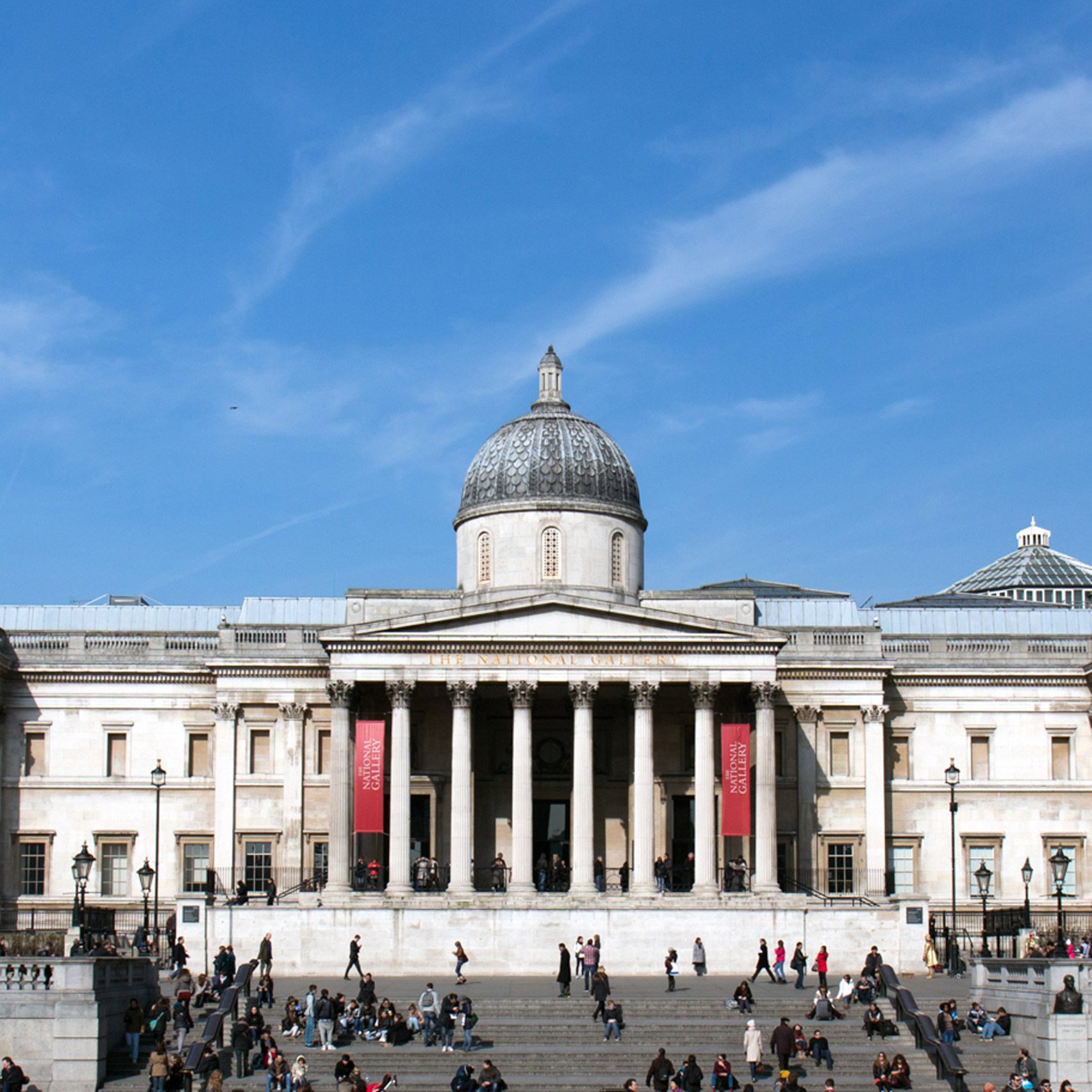 National museum london. The National Gallery London. Лондонская Национальная галерея фасад. Картинная галерея на Трафальгарской площади. Лондонская Национальная галерея открытие.