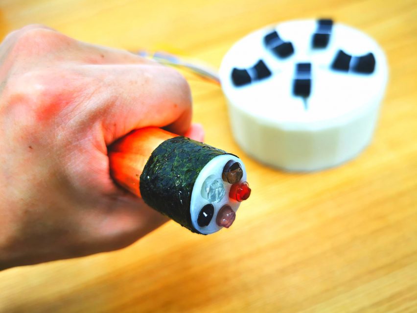 Le synthétiseur Norimaki de Homei Miyashita utilise des gels chargés électriquement pour simuler différentes saveurs