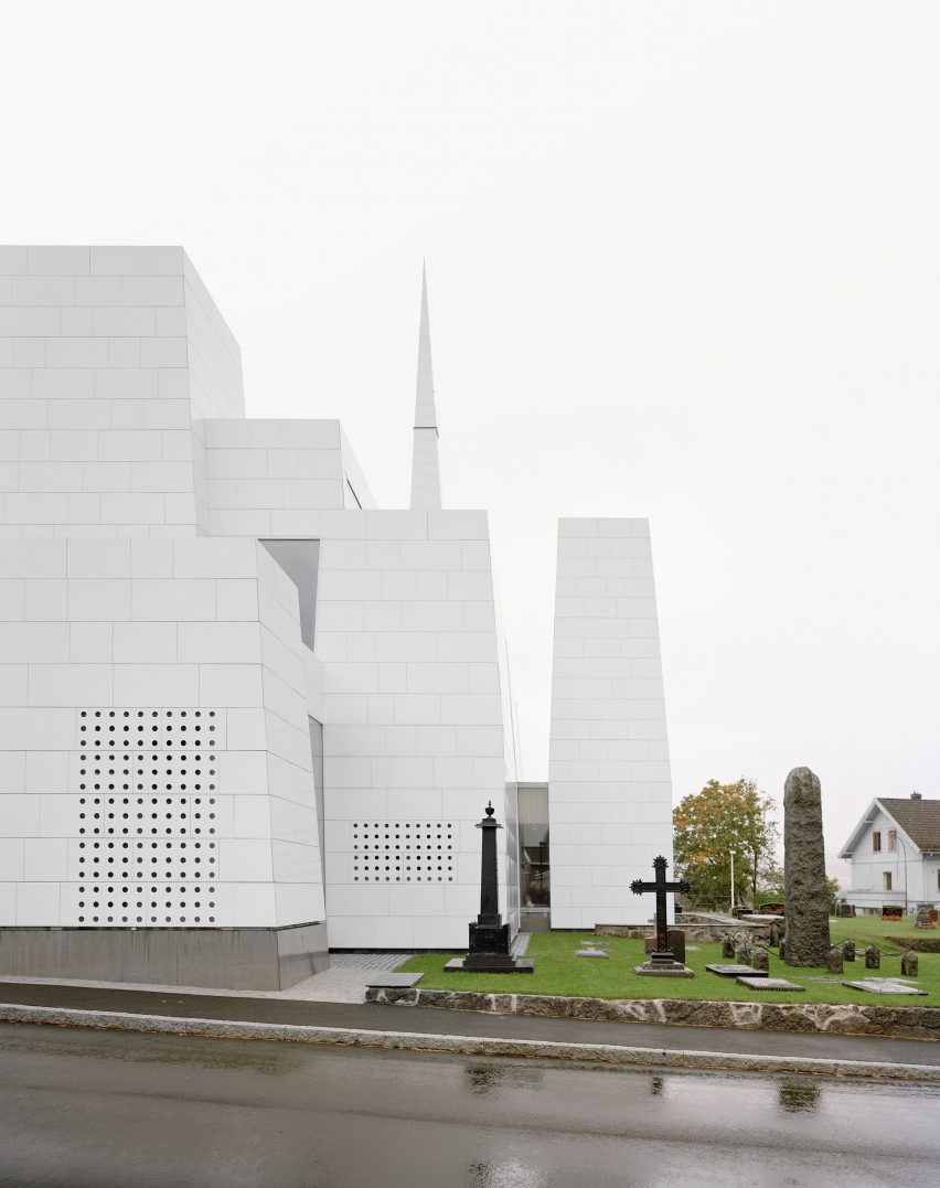 Porsgrunn church by Espen Surnevik in collaborationwith Trodahl Architects