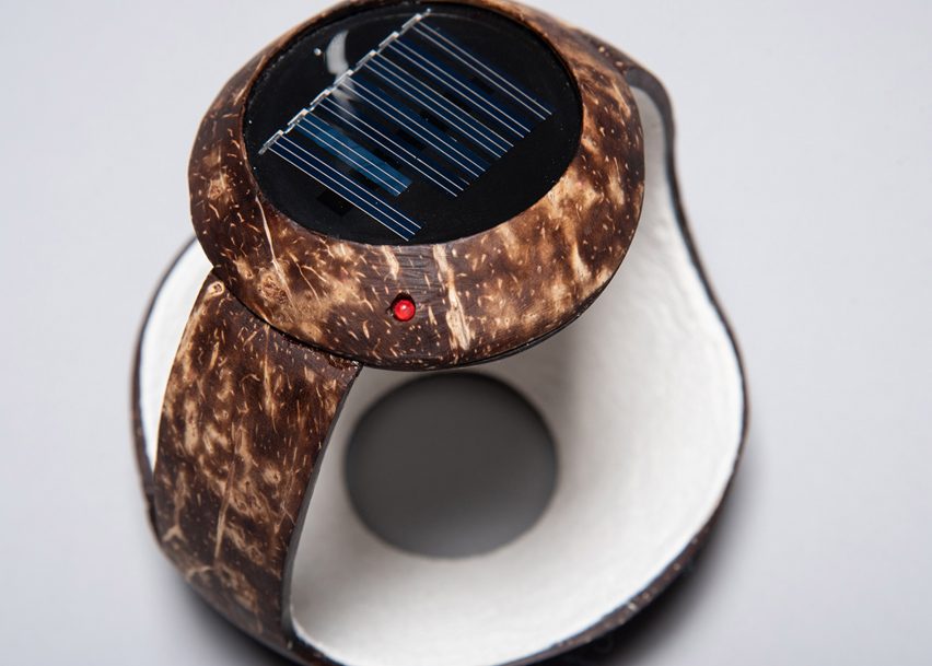 Mexican students design low-cost solar lamps for people without electricity