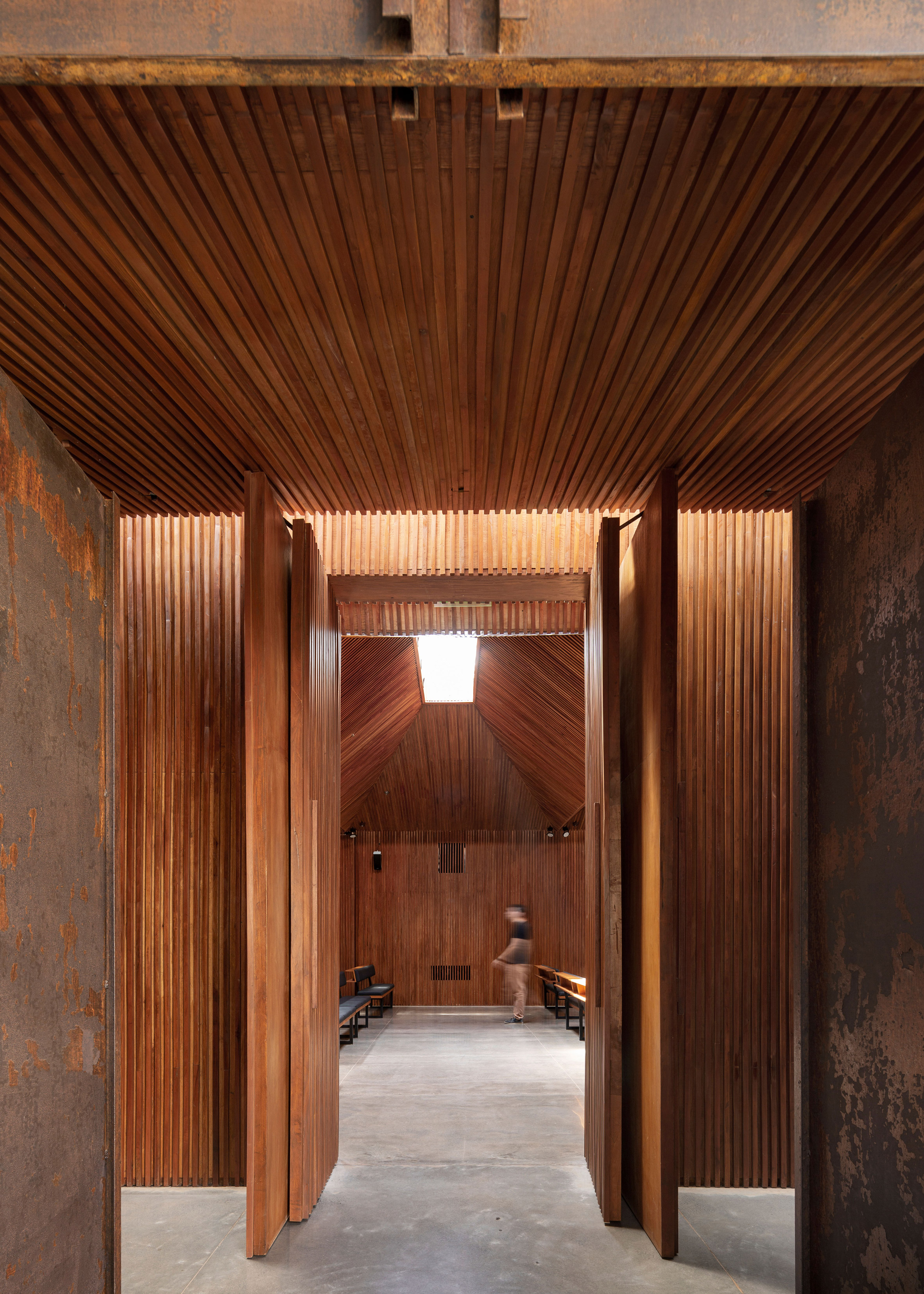 Synagogue at the Hebraic Union of Paraguay by Equipo de Arquitectura
