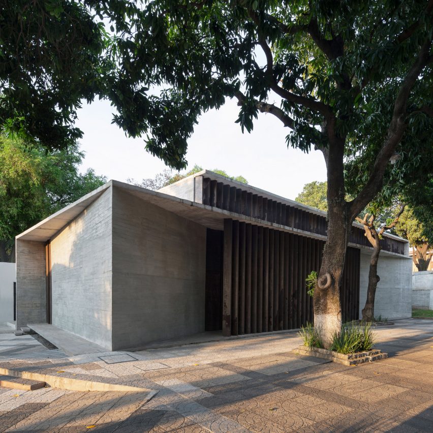 Synagogue at the Hebraic Union of Paraguay by Equipo de Arquitectura